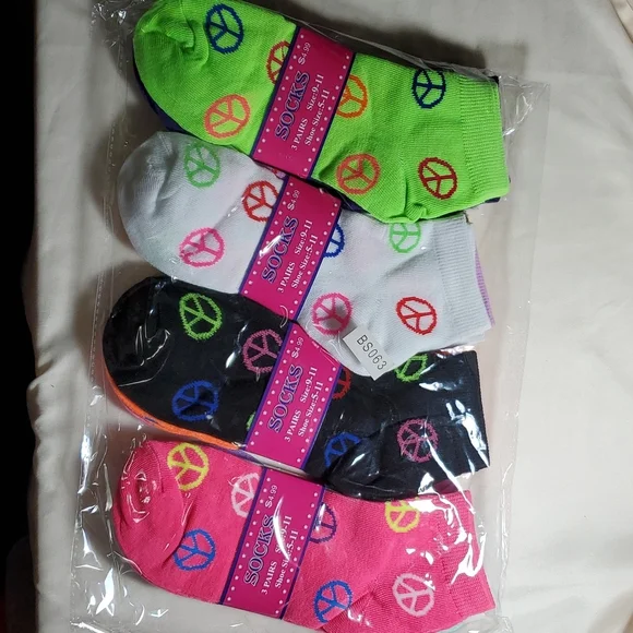 - 12 Pairs Assorted Colors Women's Ankle Socks Size 9-11 Peace Sign - Picture 5 of 6